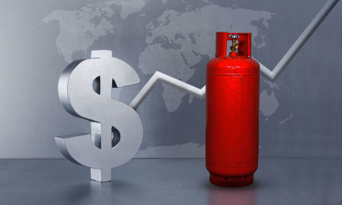 Un cilindro de gas y un signo de dinero